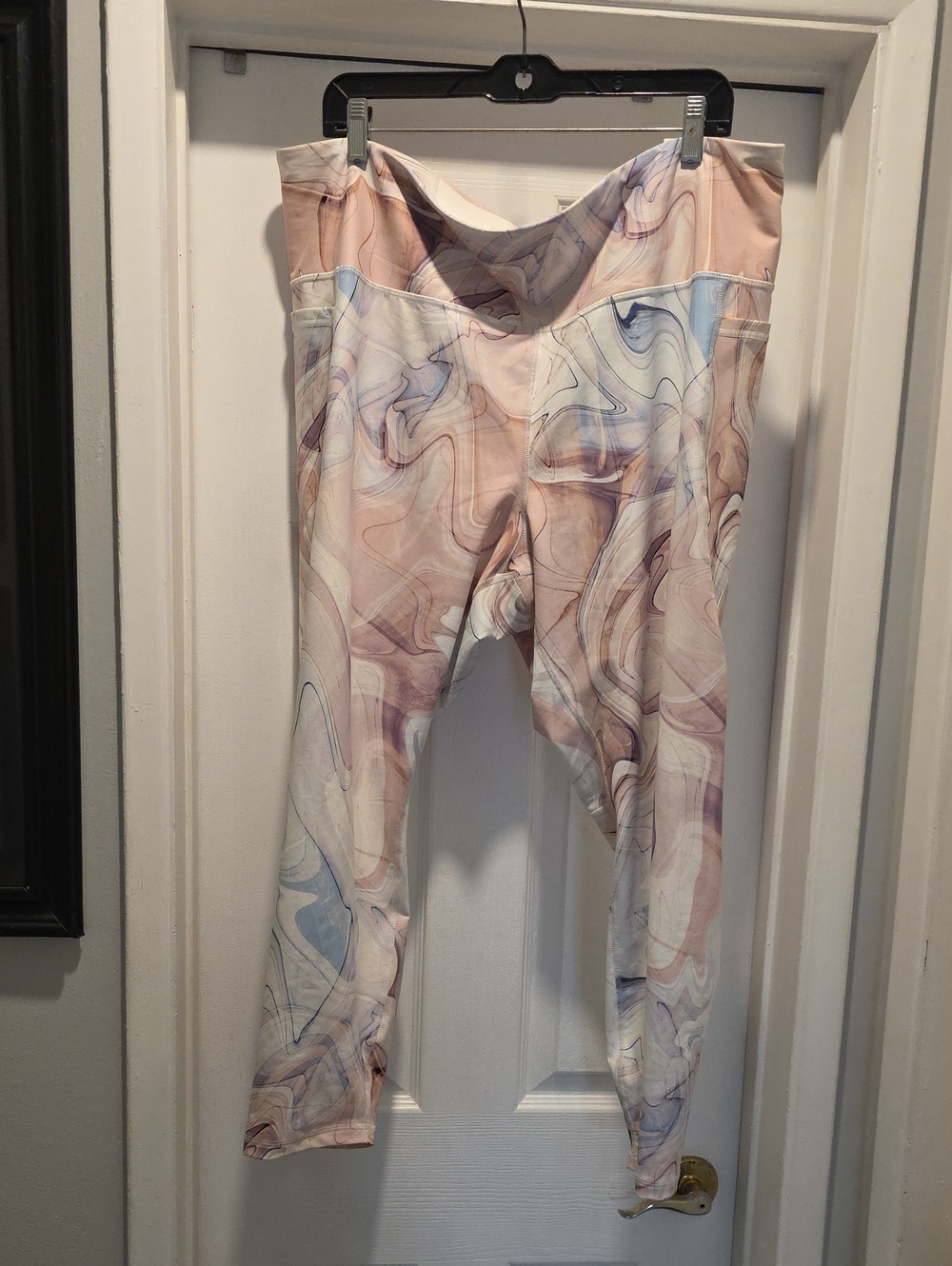 Old Navy Marble-Print Leggings in Blush and Light Blue